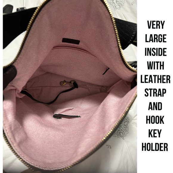 Dooney and Bourke, Black Pebbled Leather, Large Shoulder Bag With Gold Hardware - Picture 8 of 9